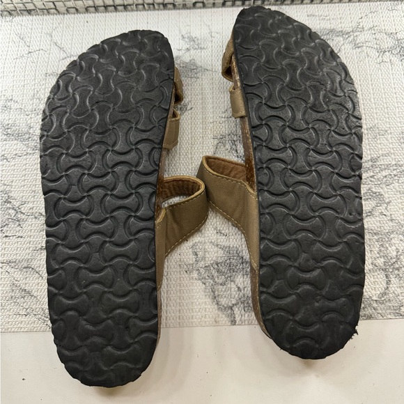 Sandles - Picture 3 of 3